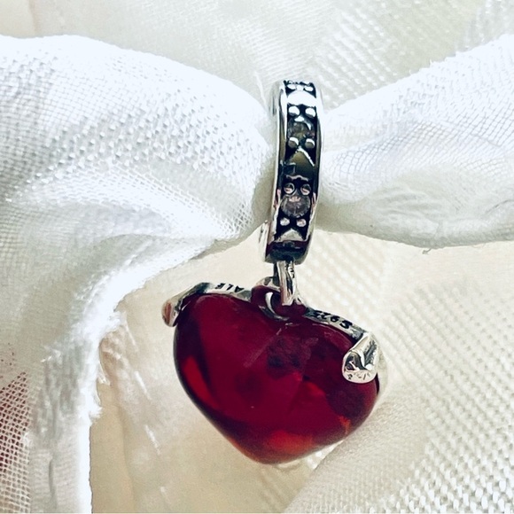 💋 NWOT Mickey & Minnie Mouse Kiss Red Heart Charm ✨ - Picture 6 of 10